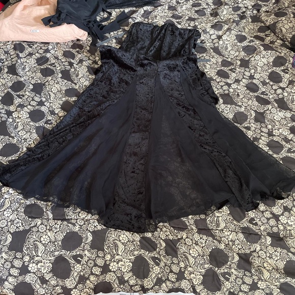 🖤💀Lip Service Black Gothic Vintage Velvet Corset Dress - Picture 4 of 4